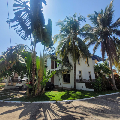 Se vende casa de playa con piscina en Kilometro 4.5 Carretera a Chula Mar